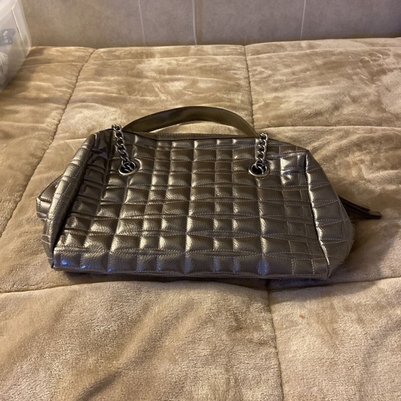 Kenneth Cole Reaction "Contessa" NWT Gray Satchel w/Chains - Picture 6 of 8